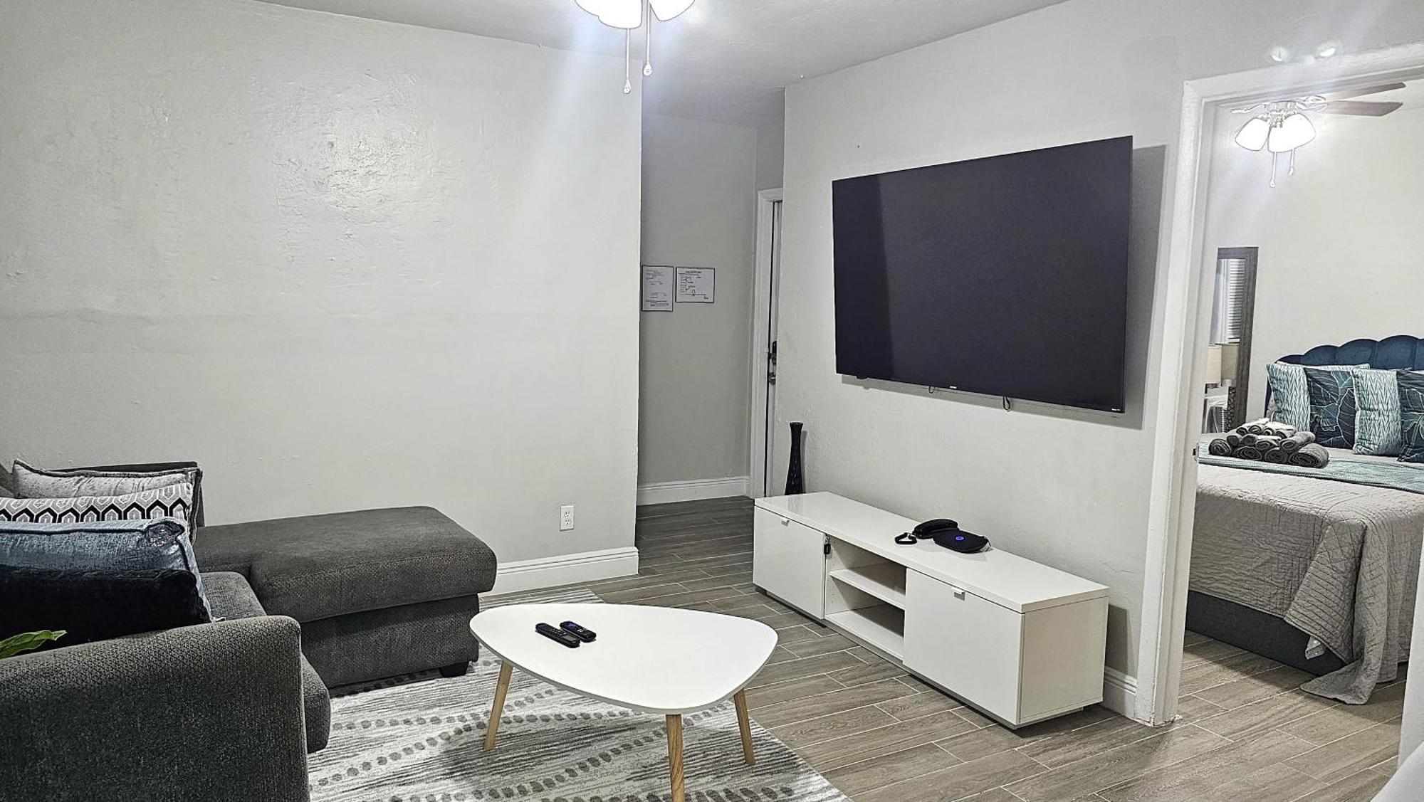 Big Tv Apartment 5 Miles From Hard Rock Casino Hollywood Eksteriør billede